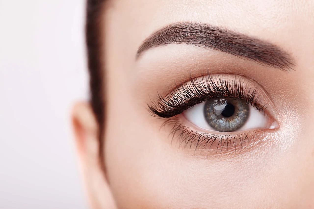 Lash Lift -ripsien kestotaivutus ja Brow Lift -kulmien laminointi Espoo Fresh Beauty